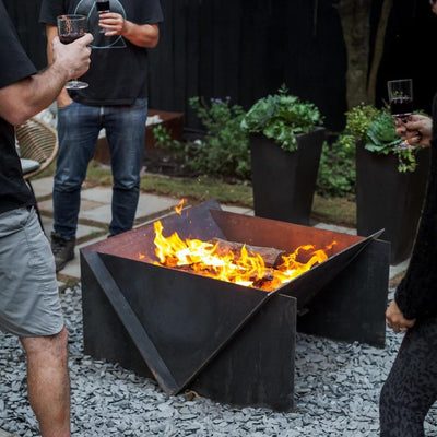 5 Fire Pit Designs to Incorporate Into Your Small Backyard