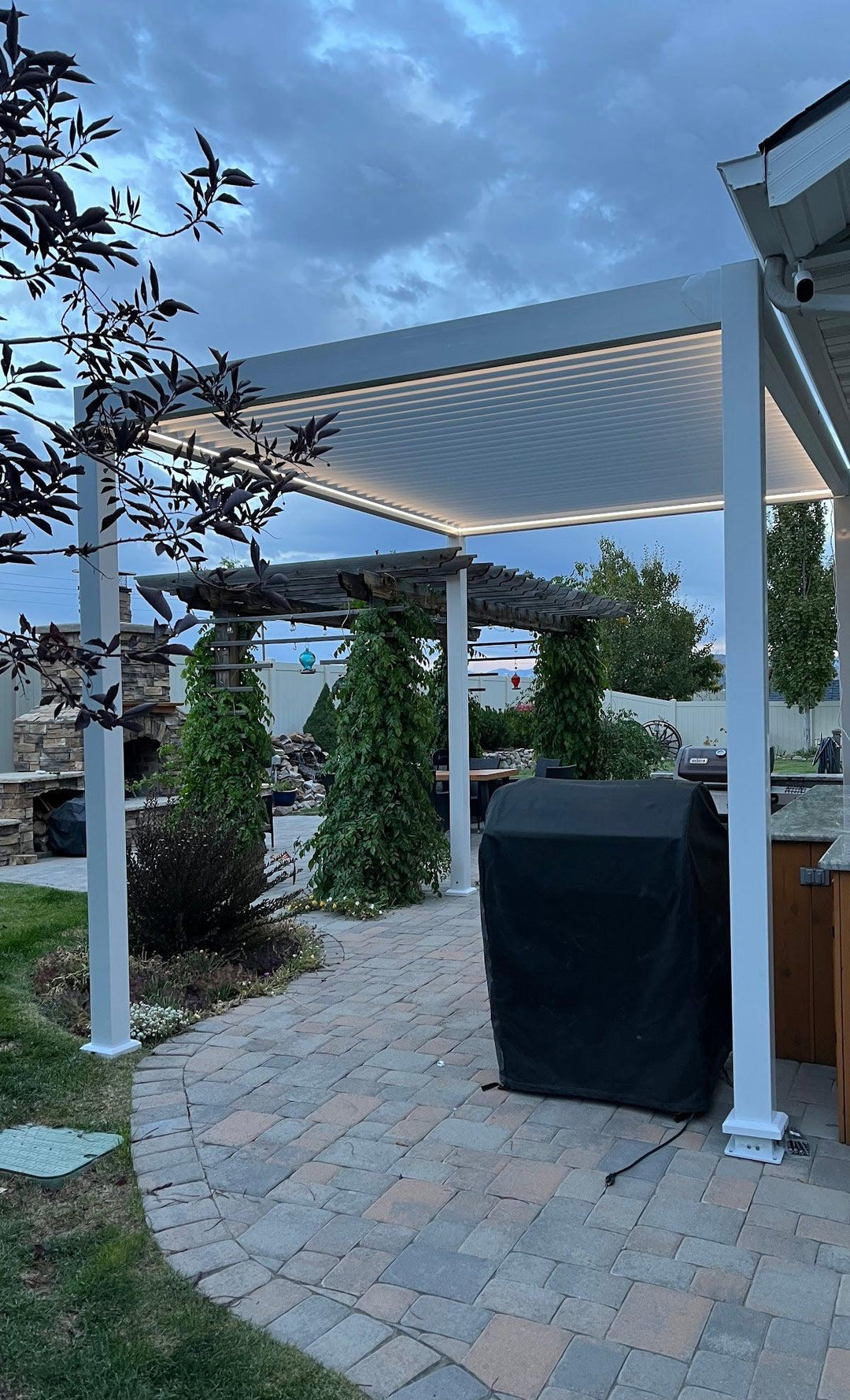 Bon Pergola 10' x 13' Freestanding Louvered Villa Pergola