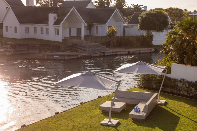 Picollo Cantilever Patio Umbrella - Woodline Shade Solutions-Patio Pelican