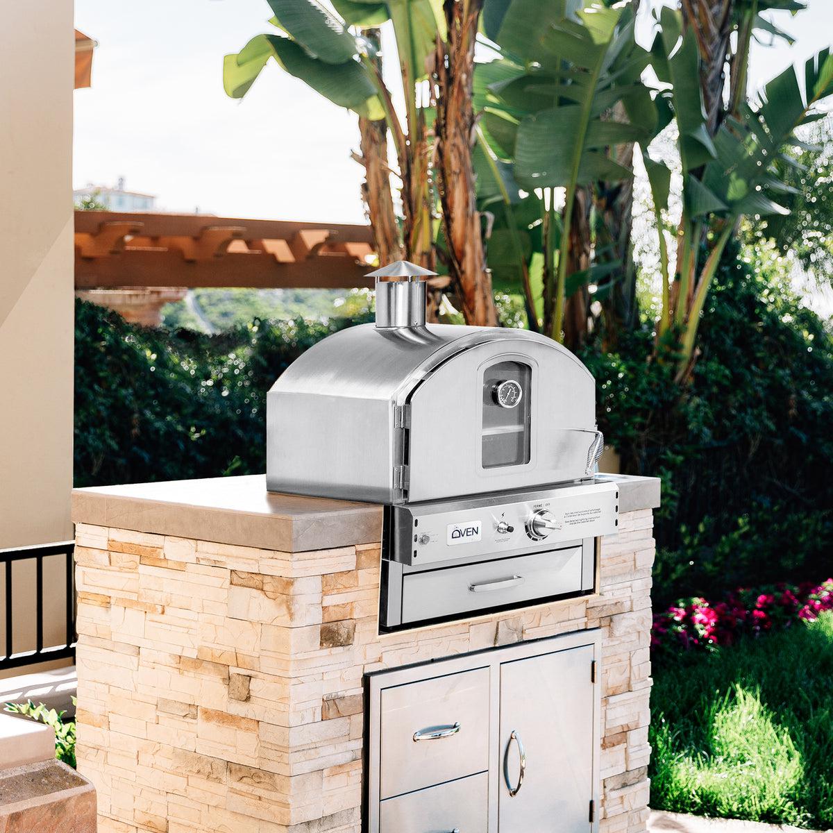 https://patiopelican.com/cdn/shop/products/Summerset-Outdoor-LPNG-Freestanding-Pizza-Oven-19.jpg?v=1669449211